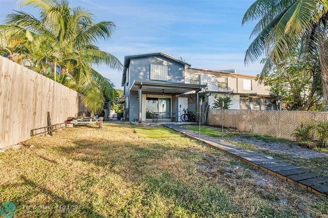Building Photo - 447 Sunshine Dr