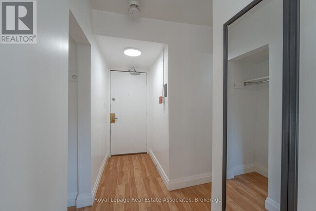 Photo du bâtiment - 122 Victoria Ave N