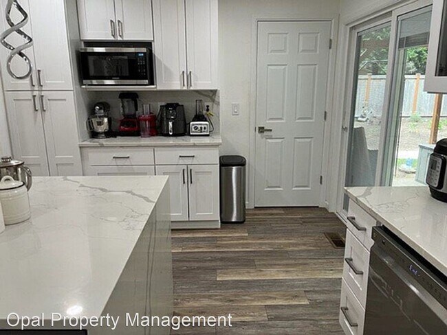 Building Photo - 3 br, 2 bath House - 2426 231st Place NE