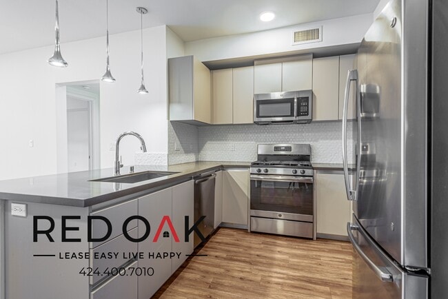 Foto del edificio - 453 S Kenmore Ave