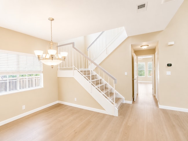 Foto del edificio - Welcome to this stunning 3 bedroom and 2.5 bathroom in the heart of Fremont, Ca
