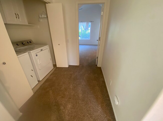 Building Photo - Desirable Bethel home 3BD/2.5 BA - Close t...