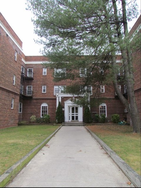 Foto principal - 700 Merrick Road