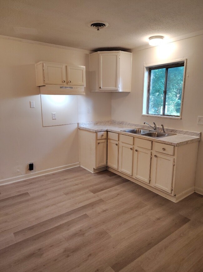 Foto del edificio - 5344 Queen Mary Ln