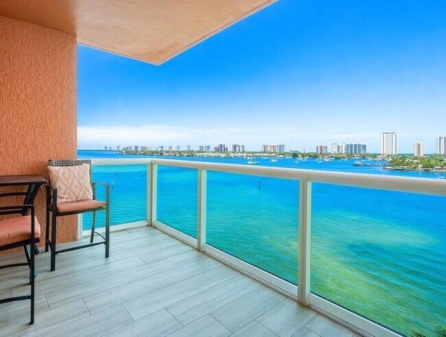 Building Photo - 2640 Lake Shore Dr