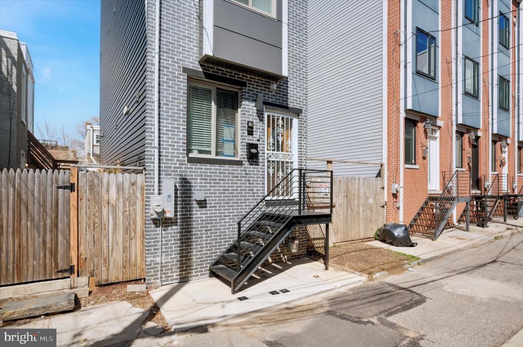 Primary Photo - 2542 Arcadia St