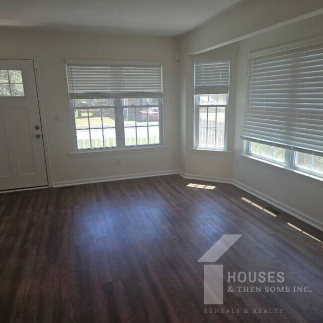 Building Photo - 5 Haley Ct