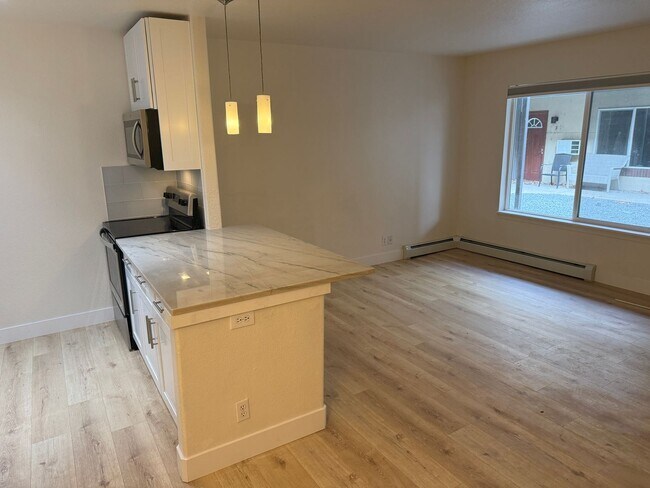 Foto del edificio - Available NOW! Updated 1 Bedroom 1 Bath Condo for Rent in Jefferson Park