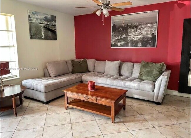 Foto del edificio - 9861 SW 13th Terrace