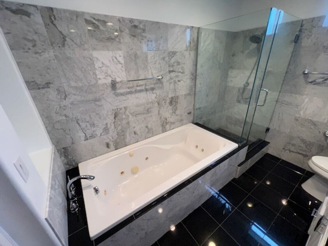 Foto principal - 4521 Colbath Ave