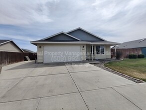 Building Photo - 7912 Redonda Dr