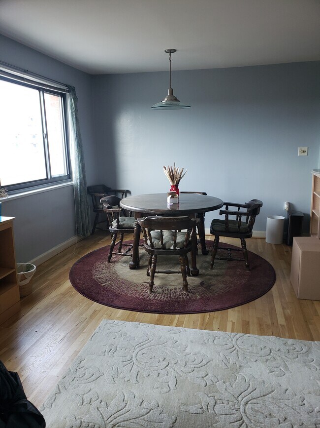 Comedor - 1300 S Arlington Ridge Rd