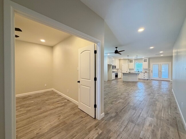 Building Photo - 1322 Solomon Ln