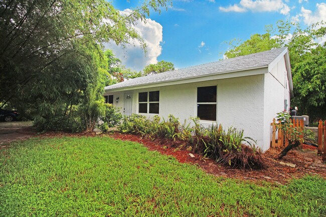 Building Photo - 16930-16993 93rd Rd N