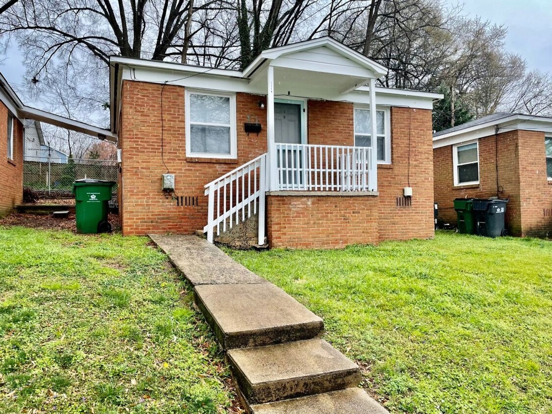 Primary Photo - Adorable 2 bedroom 1 bath home . Located i...