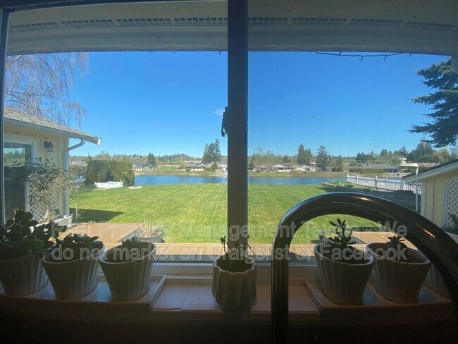 Foto del edificio - 8252 Cowichan Rd