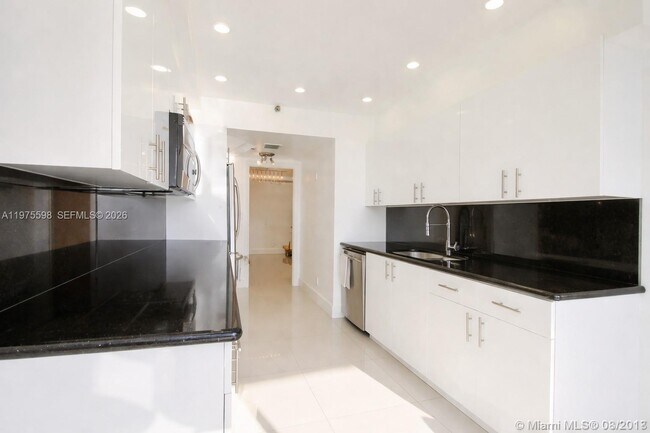 Building Photo - 20281 E Country Club Dr