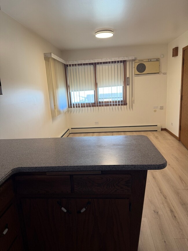 Foto del edificio - 6614 W Devon Ave