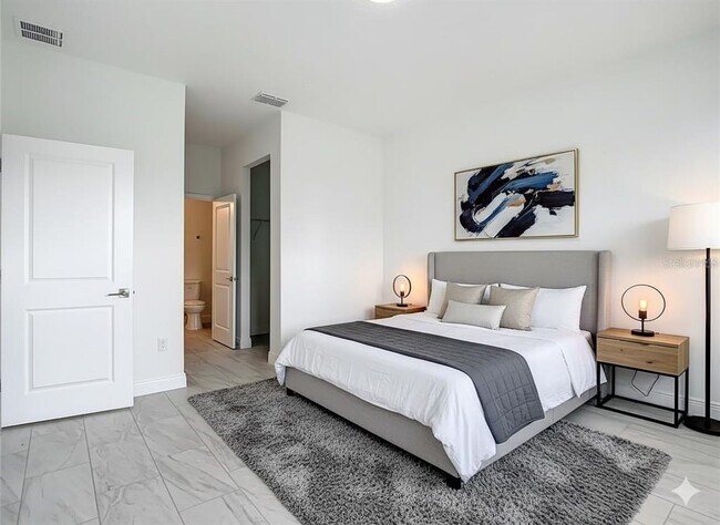 Foto del edificio - 5736 N Claremont Dr