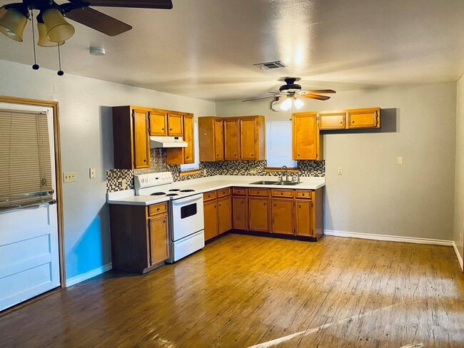 Foto del edificio - 460 County Rd 2212