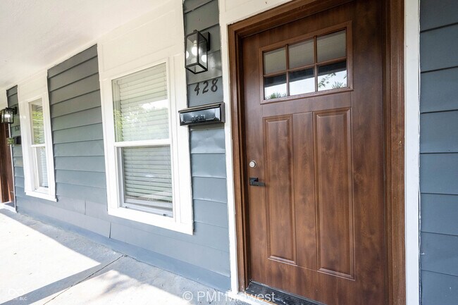 Foto del edificio - 428 N Bradley Ave