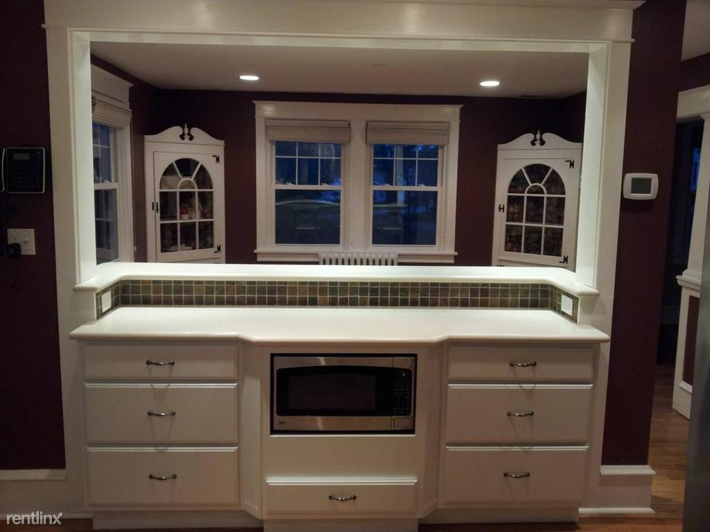 Primary Photo - 3 br, 1.5 bath House - 31 W Circular Ave