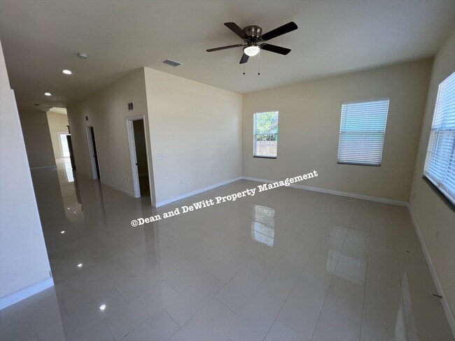 Foto del edificio - 4 Bed/2 Bath
