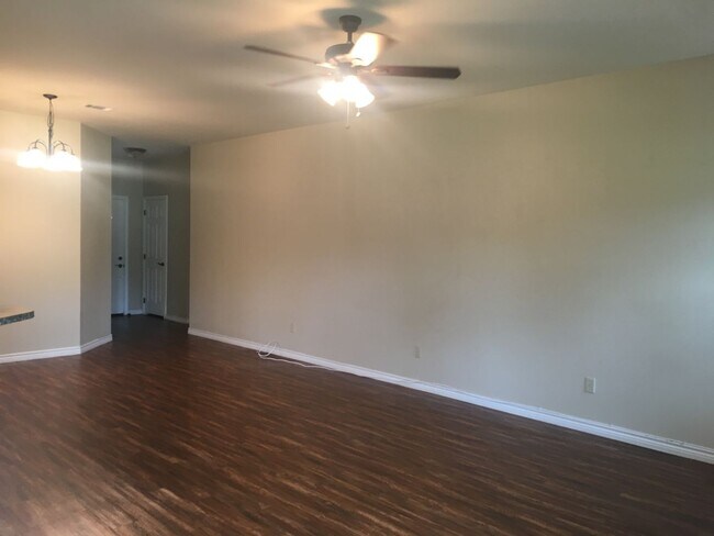 Foto del edificio - House For Lease in Denison -- 3 Bed/2 Bath