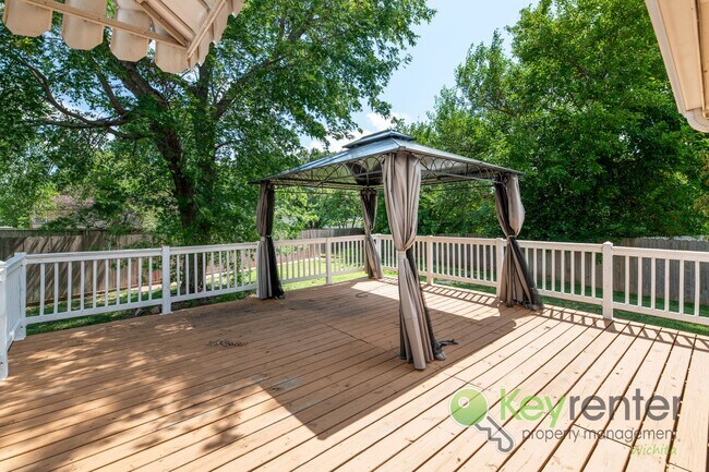Foto del edificio - 3 Bedroom | 3 Bathroom - Ready to Entertai...