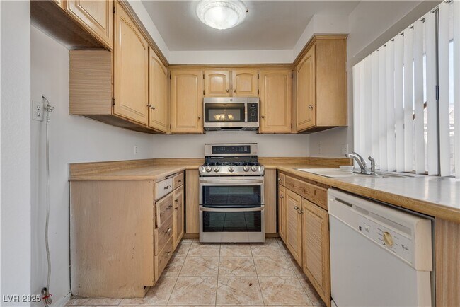 Foto del edificio - 6211 Meadow Brook Ln