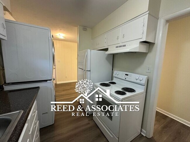 Building Photo - Cozy Collierville Home!!!