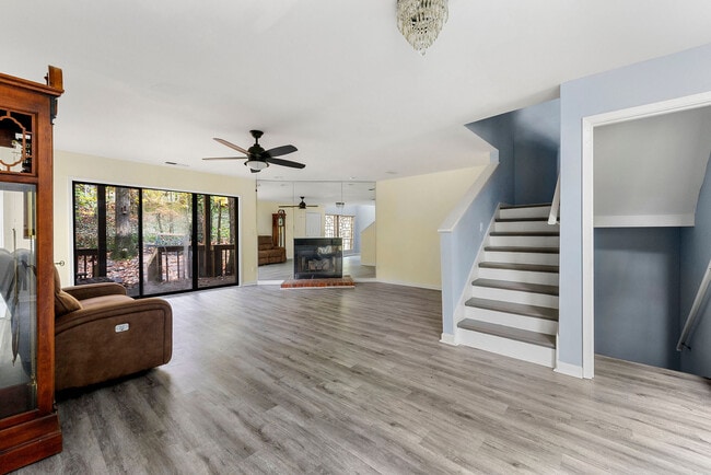Building Photo - 3000 Steeplechase Dr