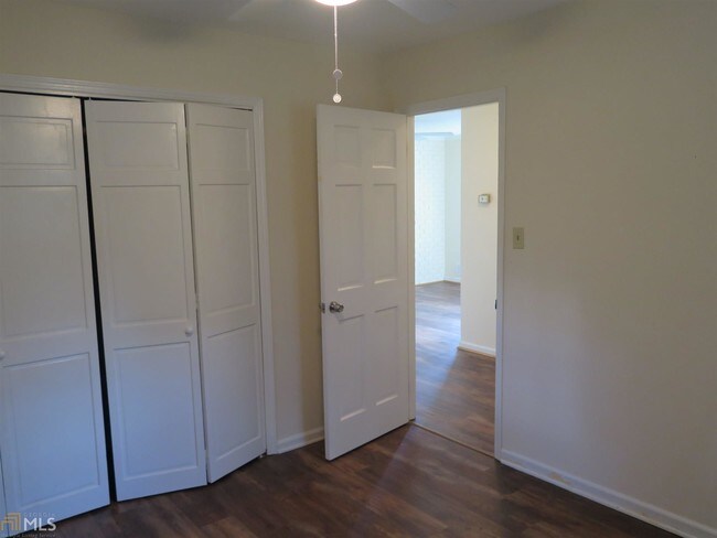 Foto del edificio - 5313 N Dearing St NE