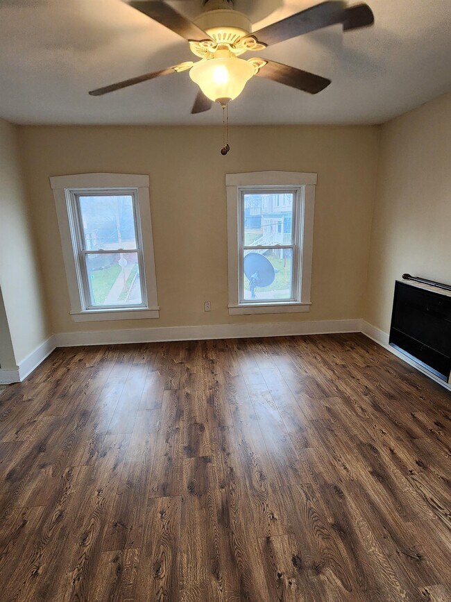 Building Photo - 691 W 3rd St