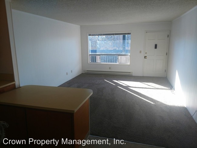 Building Photo - 1720-1738-1738 Broadway St NE
