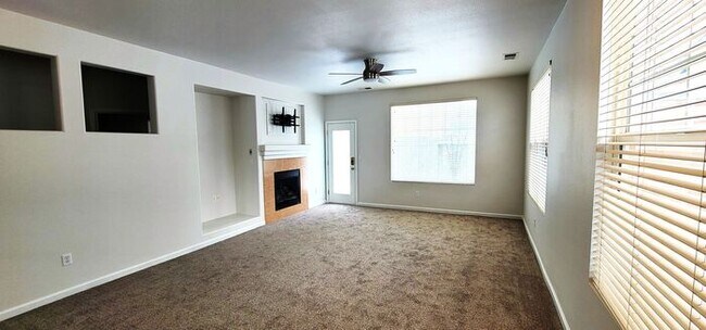 Foto del edificio - Single-Story 3 Bed, 2 Bath Home in Gated Double Diamond Community – Pool, Gym & 2-Car Garage