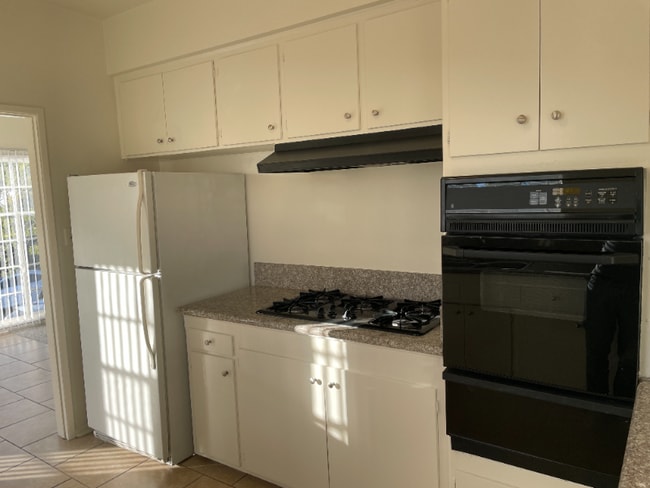 Foto del edificio - 1122 S Clark Dr