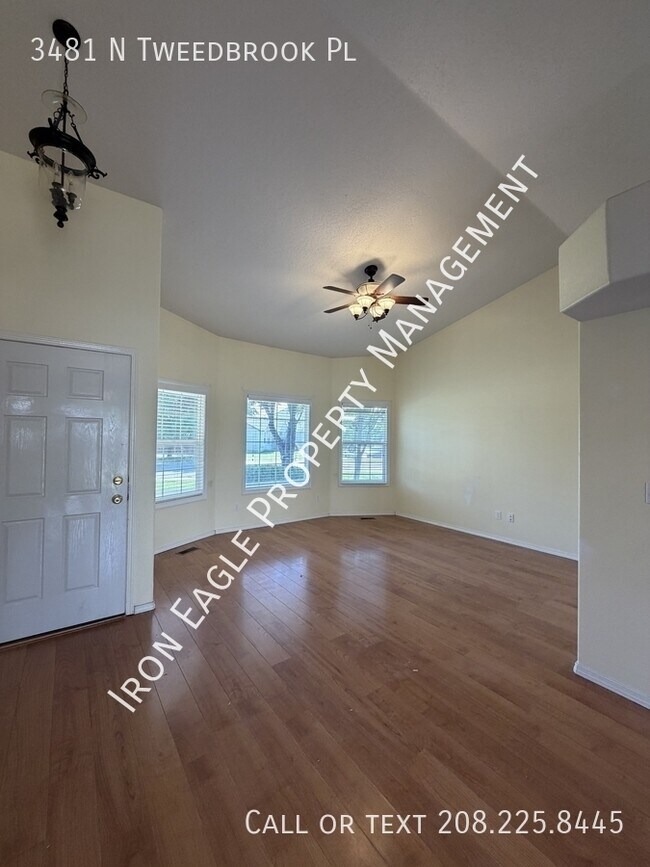 Foto del edificio - 3481 N Tweedbrook Pl