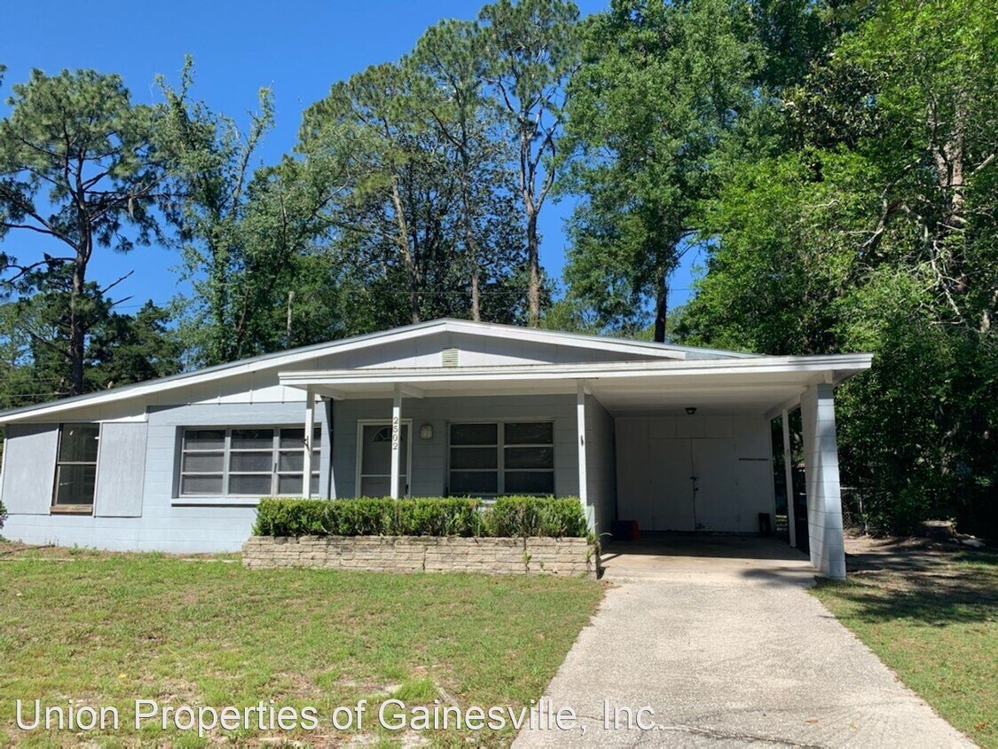 Foto principal - 3 br, 1 bath House - 2502 NE 11th Terrace