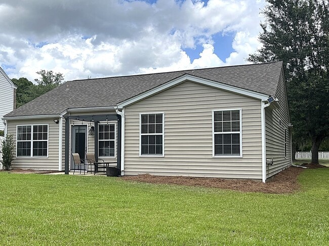 Building Photo - 485 Live Oak Walk