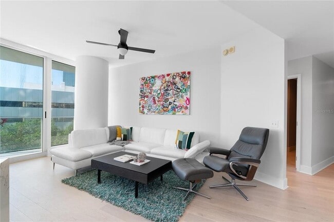 Building Photo - 175 1st St S