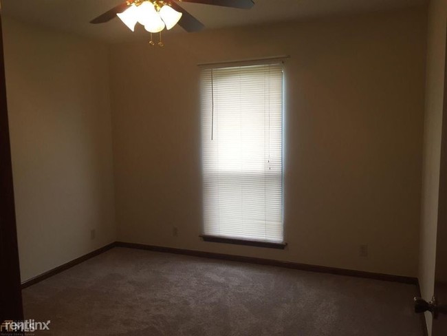 Building Photo - 3 br, 2 bath House - 155 Greenacres Cir. N