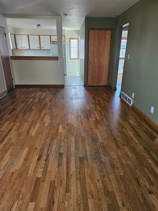 Foto del edificio - 909 Cale Ave