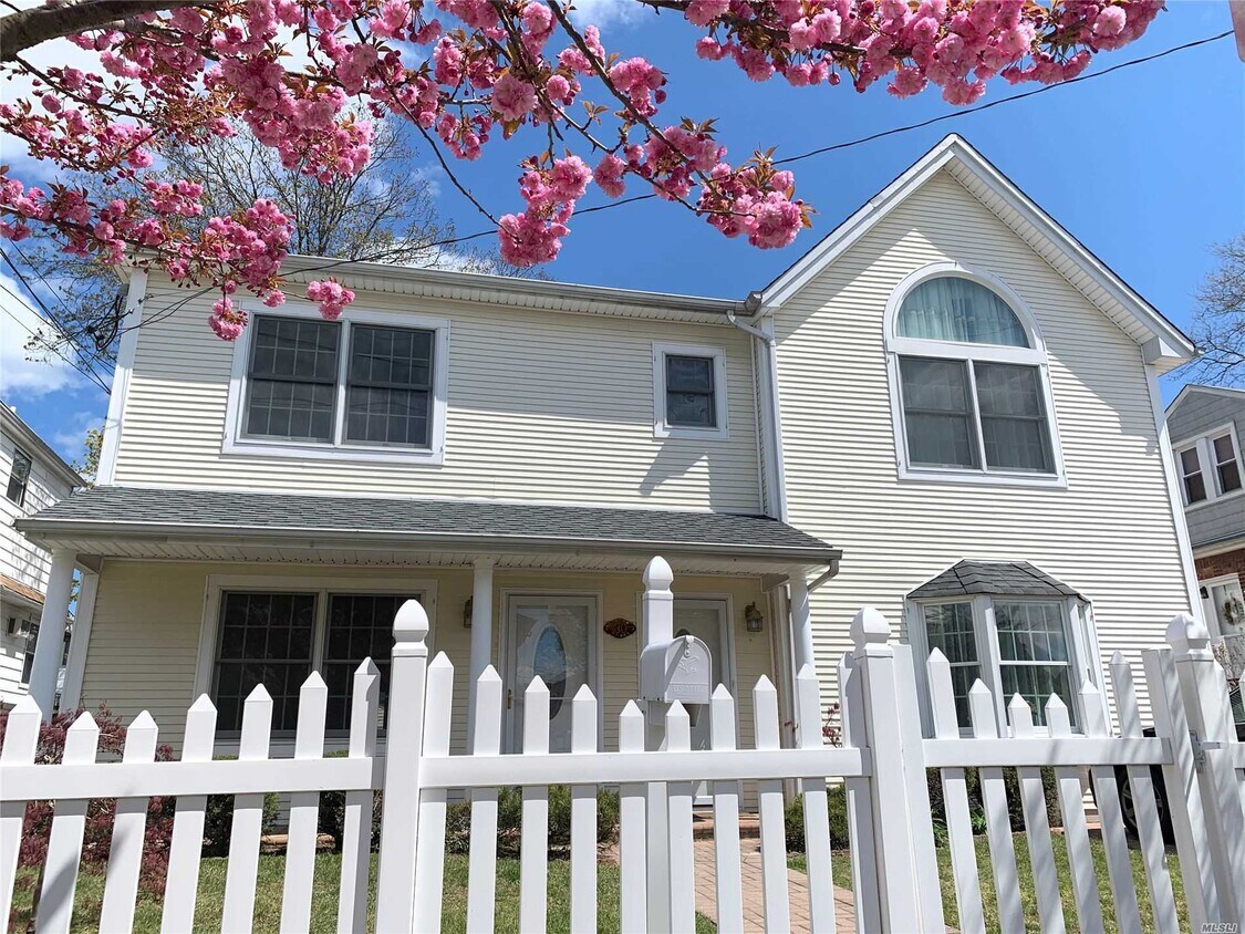 Foto principal - 30 Edgewood Rd