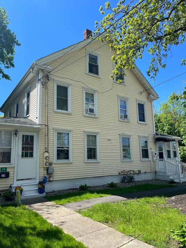 Primary Photo - 17 E Main St