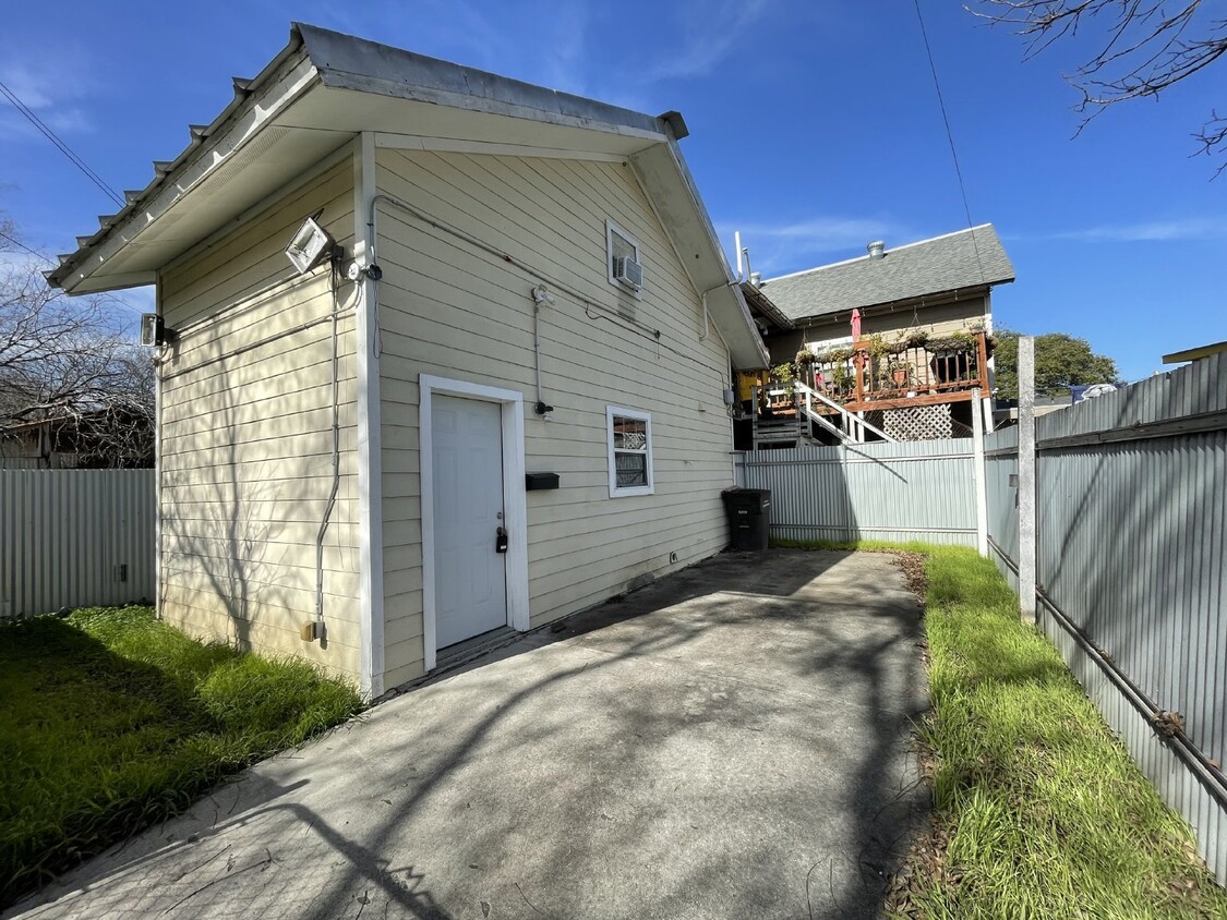 Primary Photo - 1 bedroom,1 bathroom loft apartment off SE...