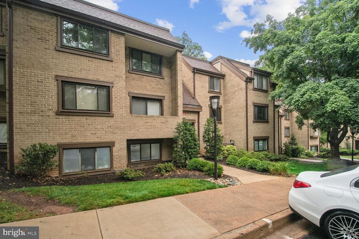 Foto del edificio - 1635 Parkcrest Cir