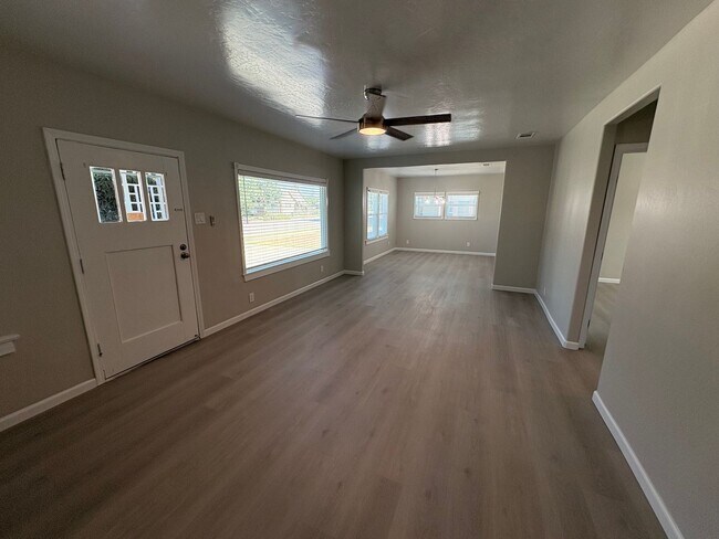 Foto del edificio - 1029 N Highland St