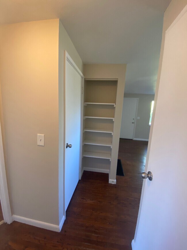 Building Photo - 6188 Sunderland Dr