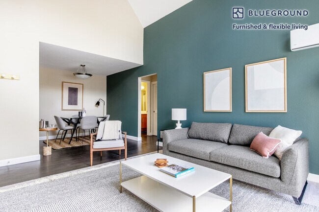Foto del edificio - 900 Pepper Tree Ln